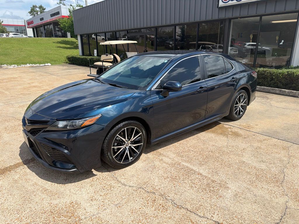 Used 2021 Toyota Camry SE with VIN 4T1G11AK6MU590846 for sale in Oxford, MS
