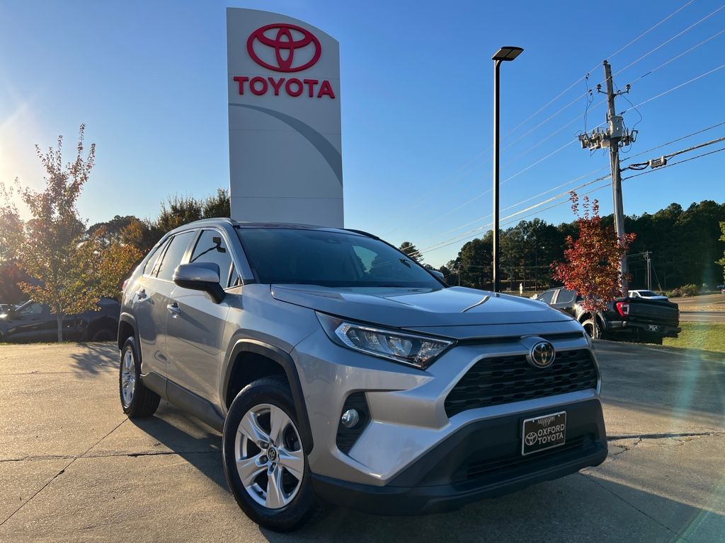 2020 Toyota RAV4 XLE's photo