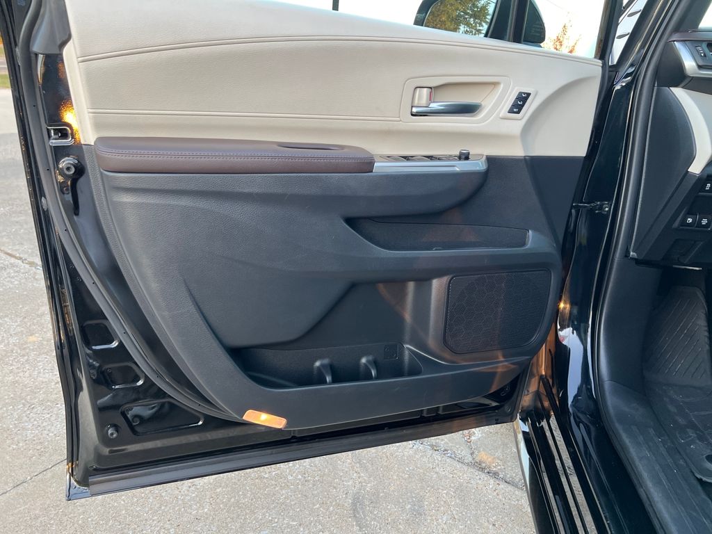 2022 Toyota Sienna Platinum - Photo 11