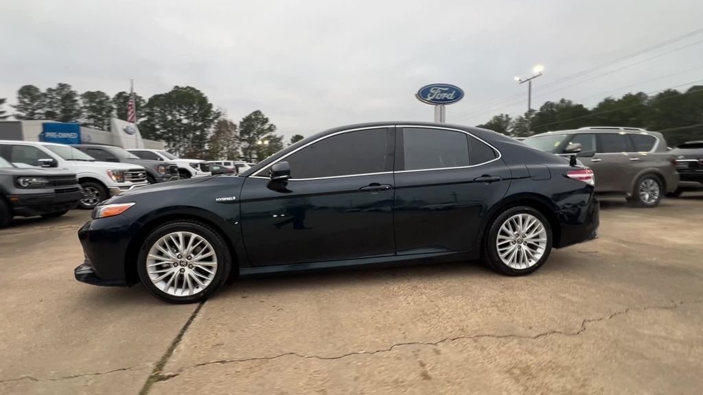 Used 2020 Toyota Camry Hybrid XLE Sedan