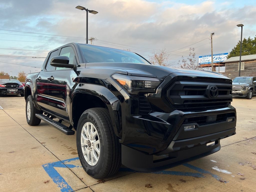 2025 Toyota Tacoma SR5's photo