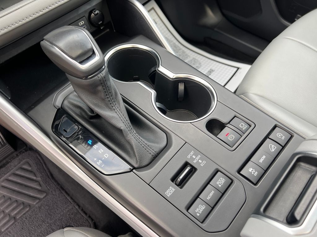 2022 Toyota Highlander XLE - Photo 22