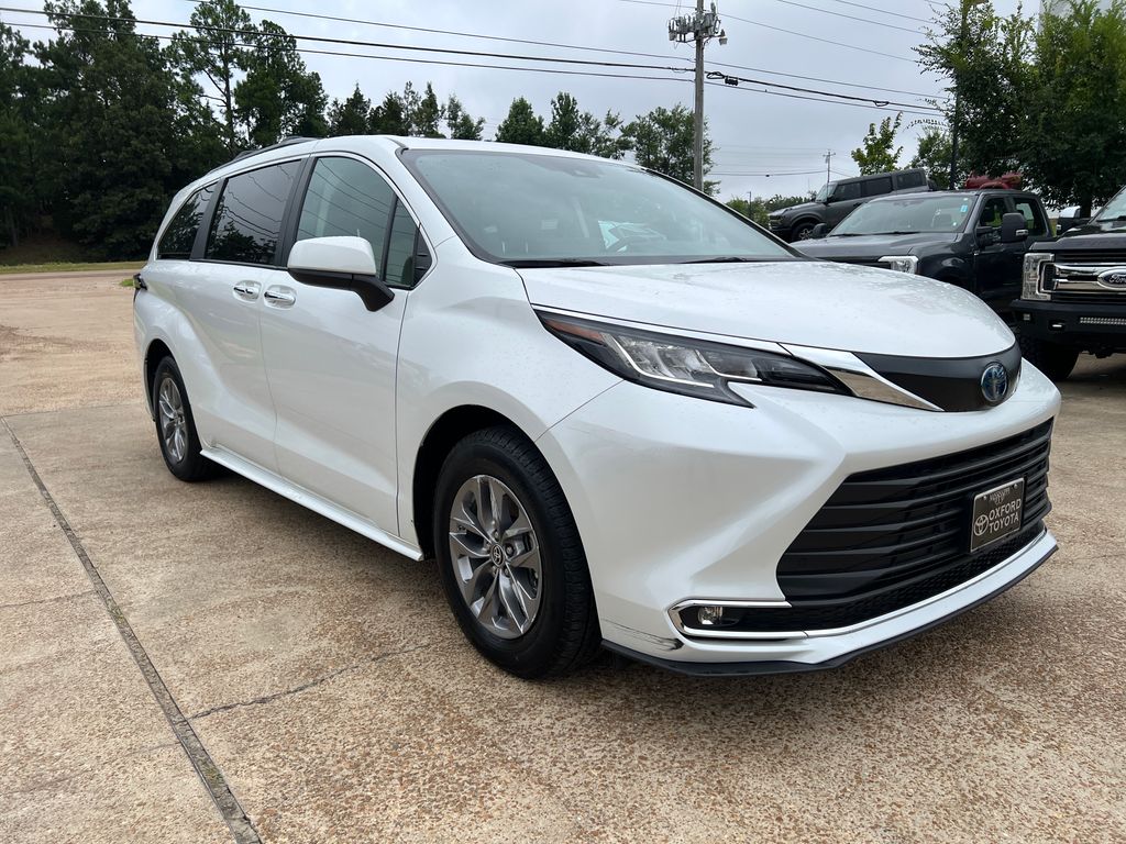 2023 Toyota Sienna Van Passenger Van 