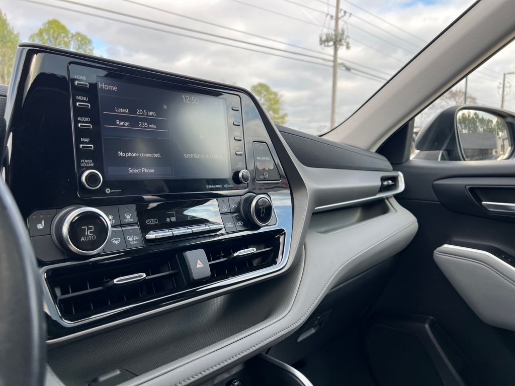 2022 Toyota Highlander XLE - Photo 18