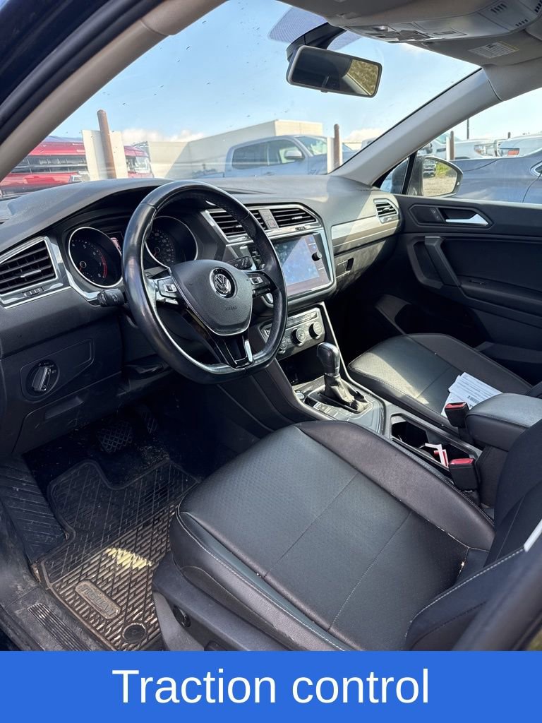 2019 Volkswagen Tiguan SEL R-Line photo 4