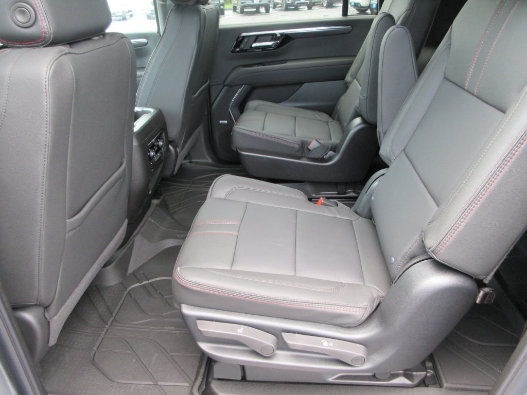 2026 Chevrolet Suburban RST - Photo 15