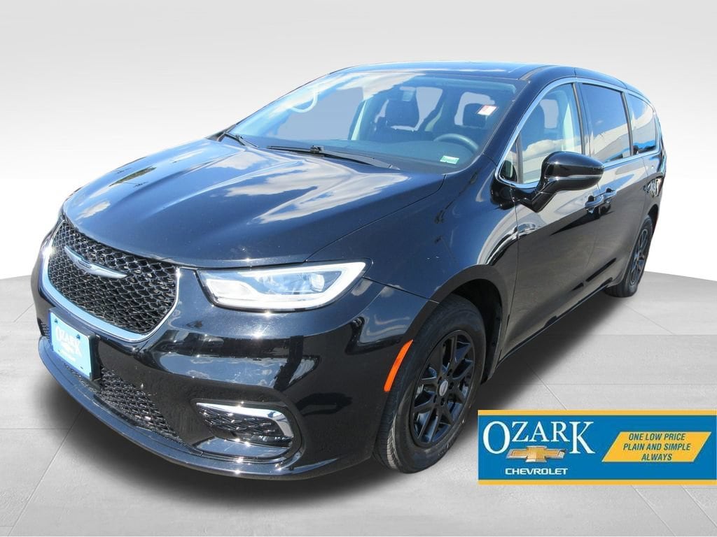 Used 2024 Chrysler Pacifica Touring L Van Passenger Van
