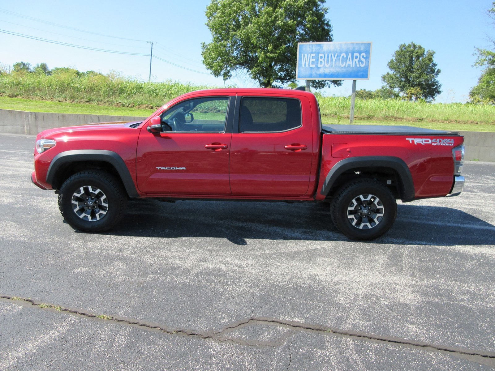 Used 2020 Toyota Tacoma SR5 with VIN 5TFCZ5ANXLX233227 for sale in Ozark, MO