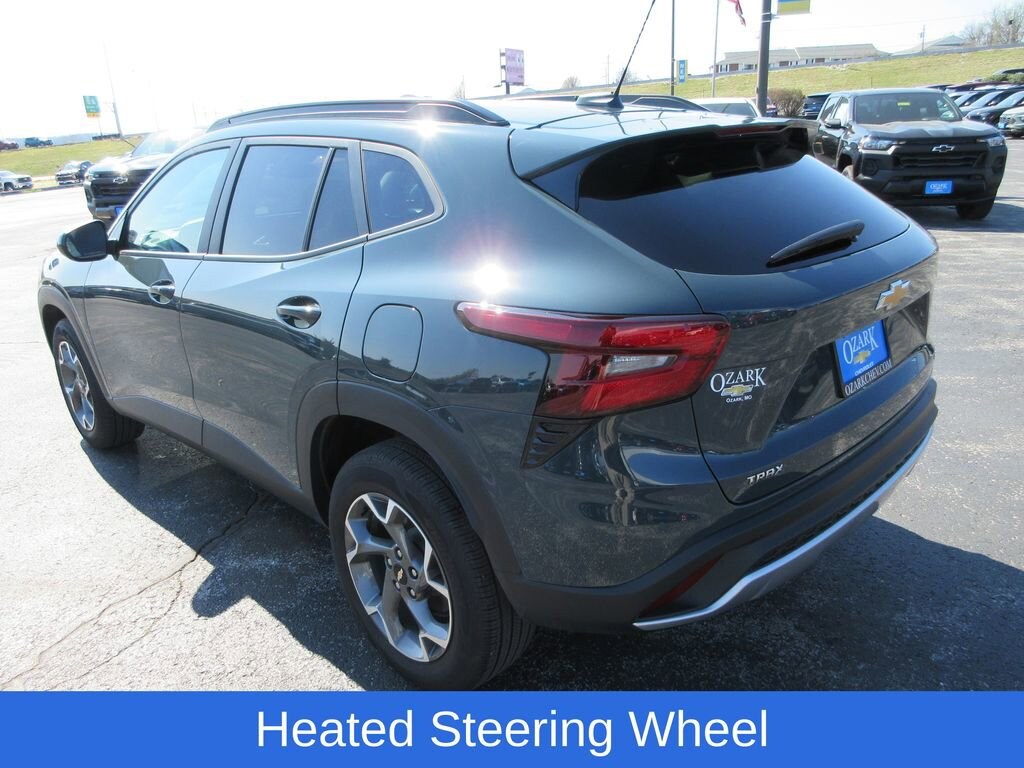 Used 2025 Chevrolet Trax LT SUV