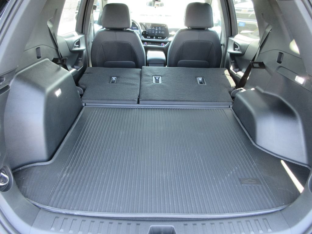 2027 Chevrolet Equinox LT - Photo 11