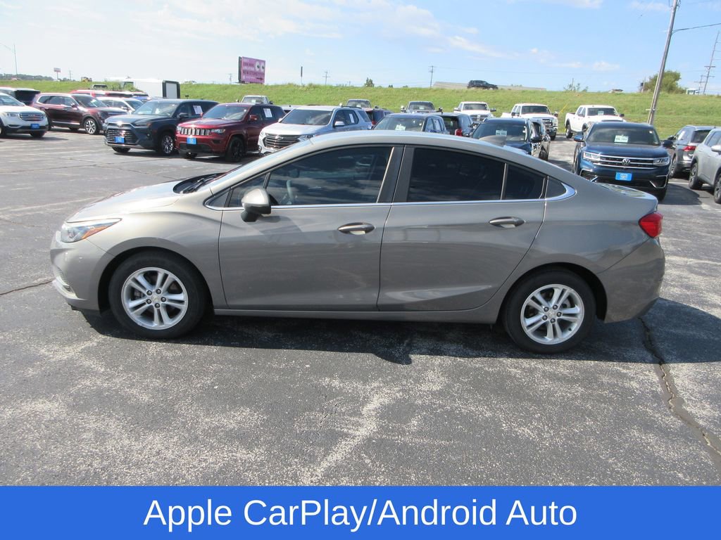 2018 Chevrolet Cruze LT photo 2