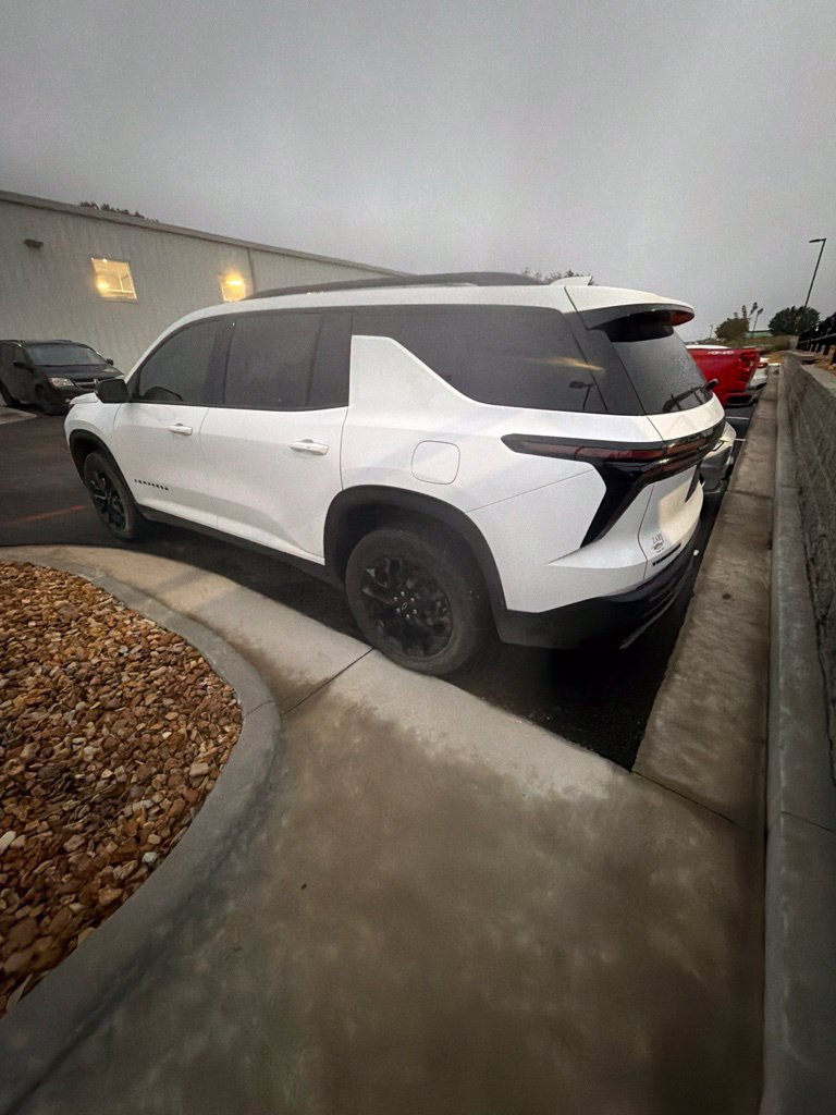 Used 2025 Chevrolet Traverse LT SUV