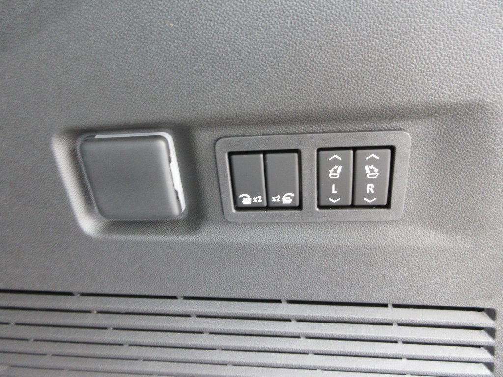 2026 Chevrolet Suburban RST - Photo 13