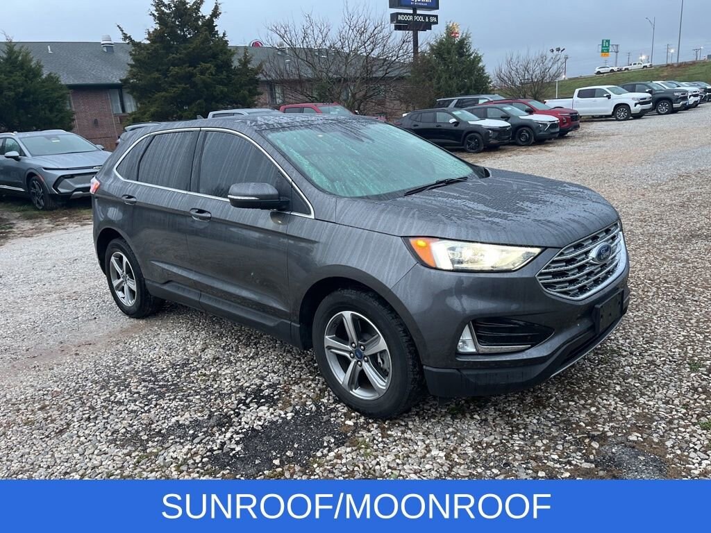 2020 Ford Edge SEL photo 2