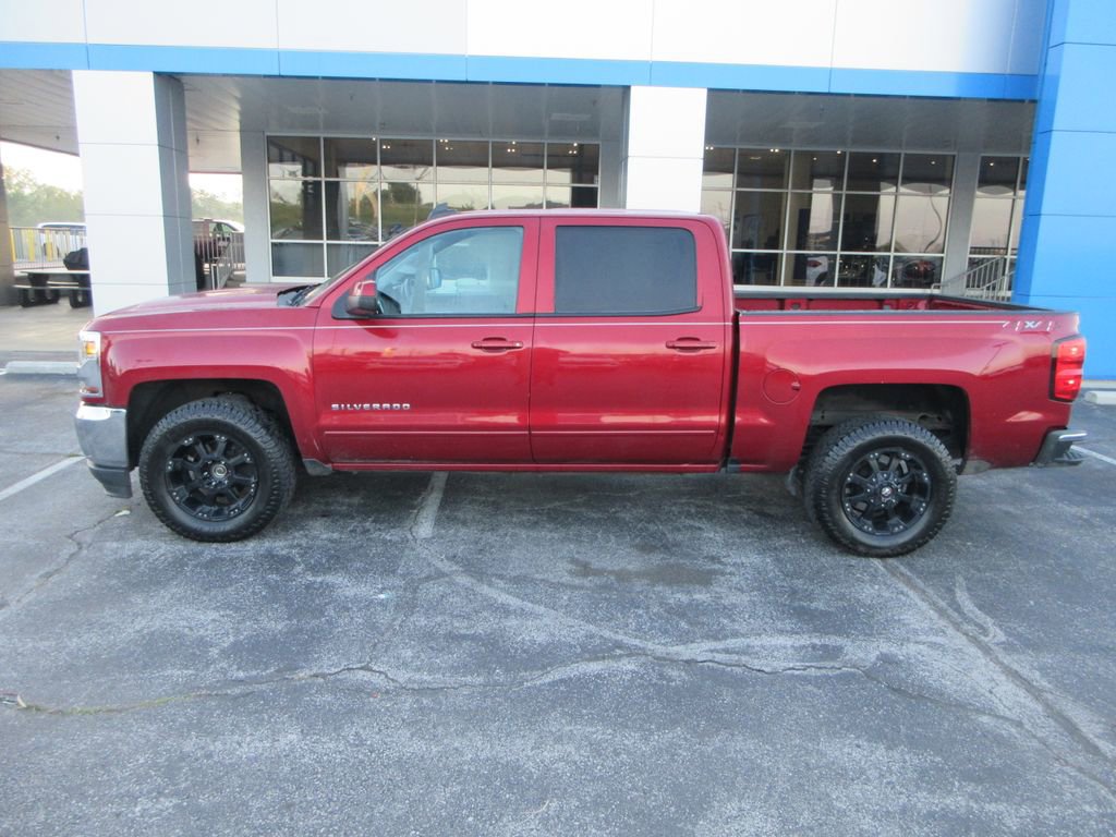 2018 Chevrolet Silverado 1500 LT photo 2