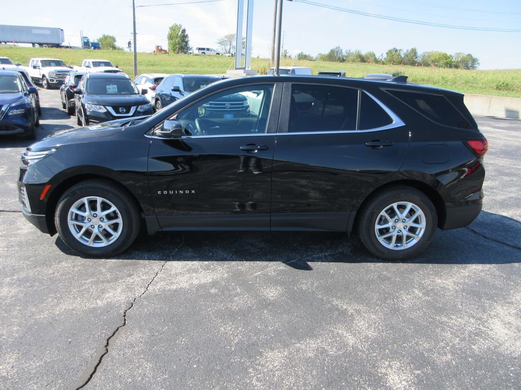 2023 Chevrolet Equinox LT photo 2