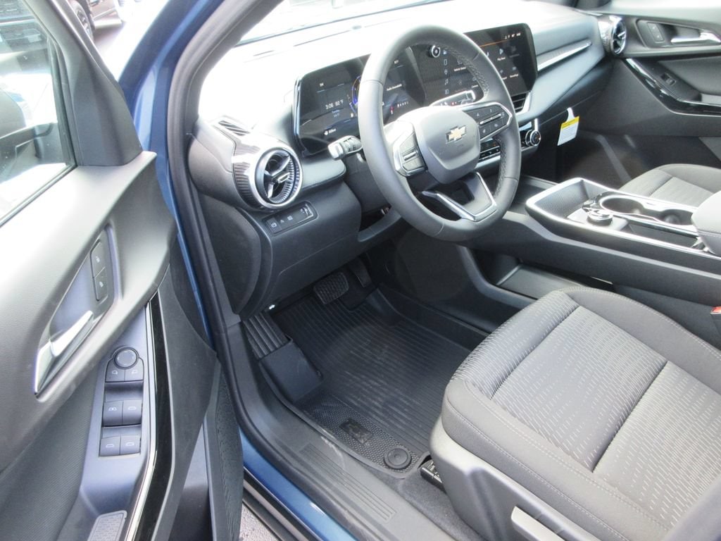 2027 Chevrolet Equinox LT - Photo 11