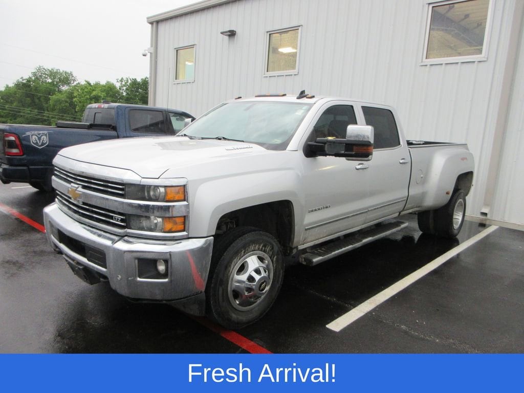 2015 Chevrolet Silverado HD LTZ 4WD Crew Cab Short Box SRW w R6Q's photo