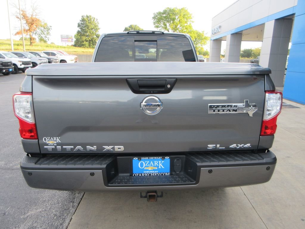 2017 Nissan Titan SL photo 3