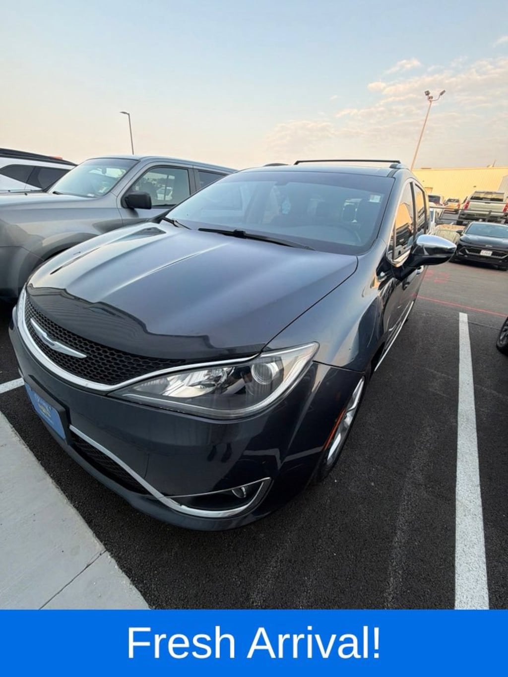 Used 2020 Chrysler Pacifica Limited Minivan