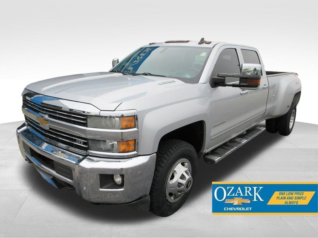 2015 Chevrolet Silverado HD LTZ 4WD Crew Cab Short Box SRW w R6Q's photo