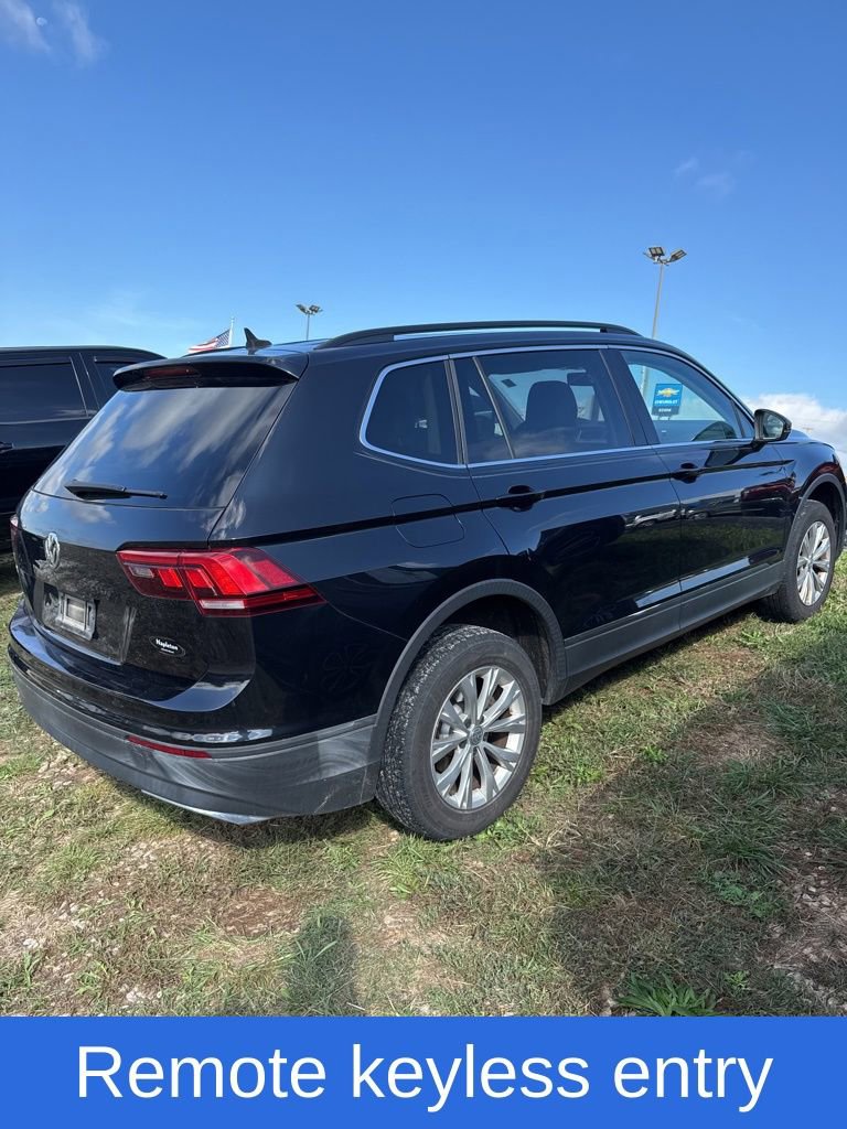 2019 Volkswagen Tiguan SEL R-Line photo 3