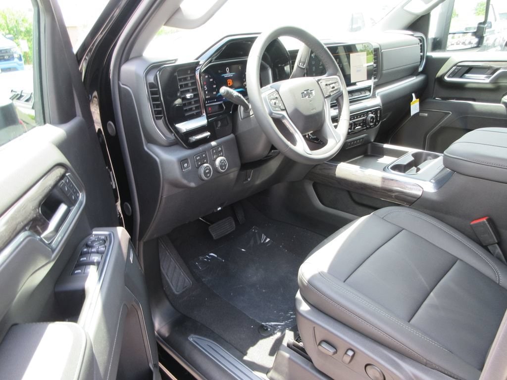 2026 Chevrolet Silverado 3500 HD LTZ - Photo 17