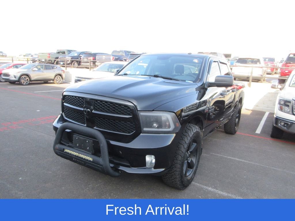2016 RAM 1500 Express 4x4 Crew Cab 5'7's photo