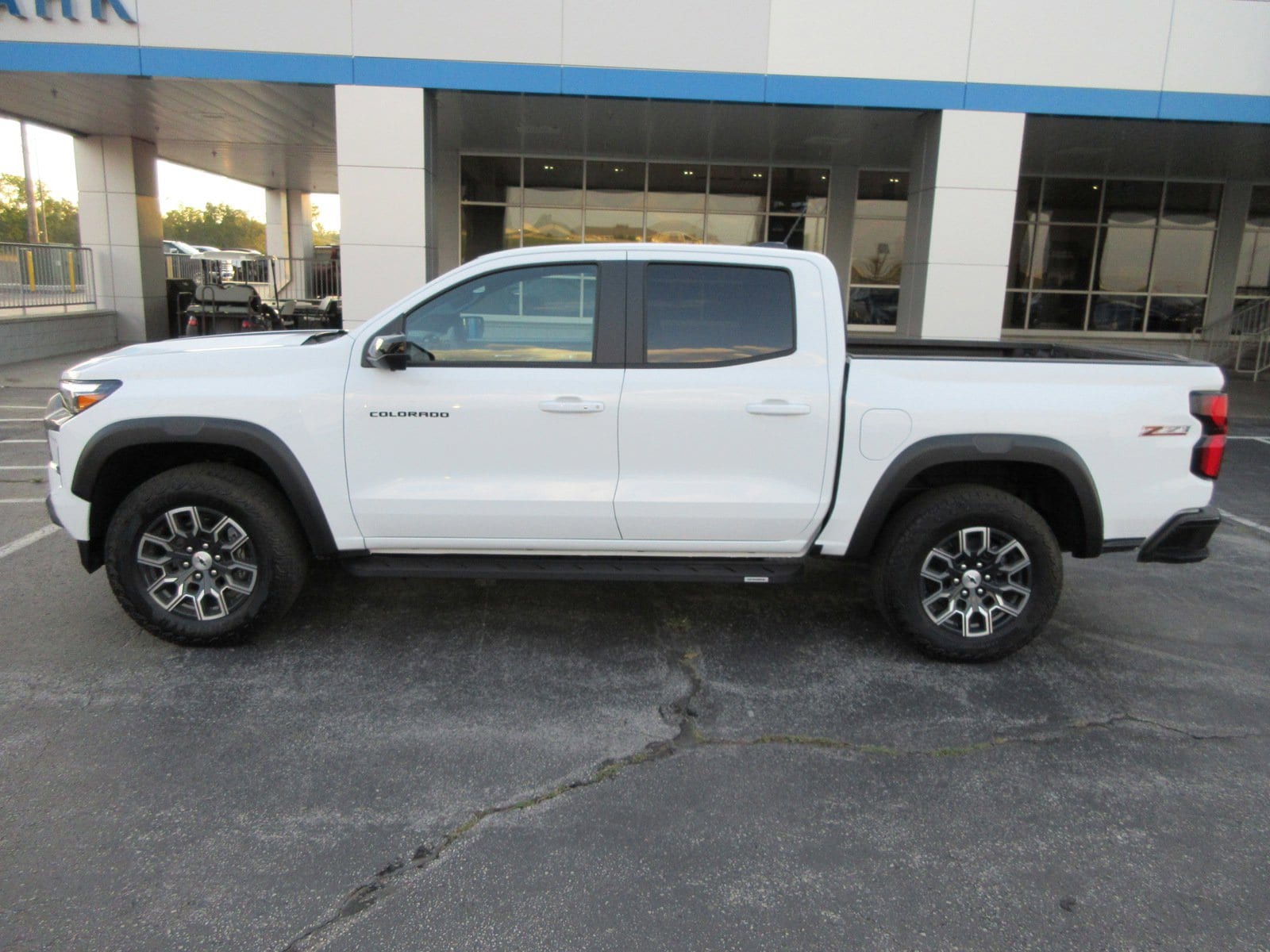 Used 2024 Chevrolet Colorado Z71 with VIN 1GCPTDEK2R1166437 for sale in Ozark, MO