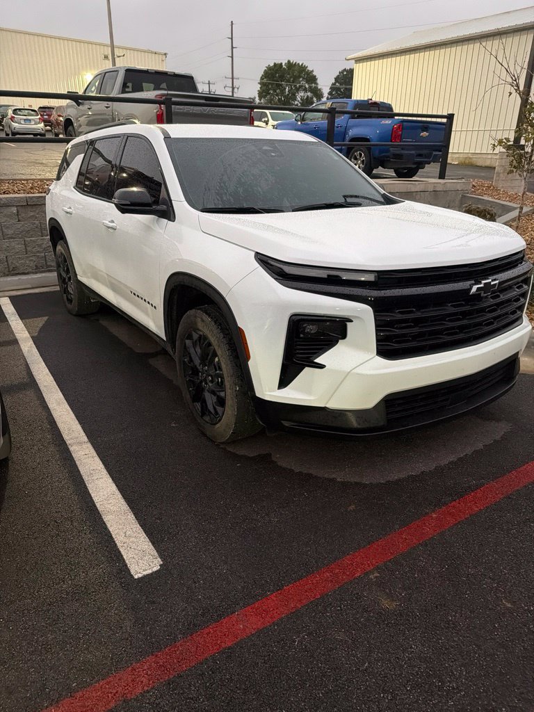 Used 2025 Chevrolet Traverse LT SUV