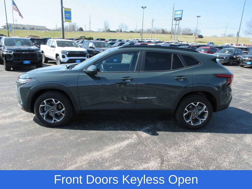 Used 2025 Chevrolet Trax LT SUV