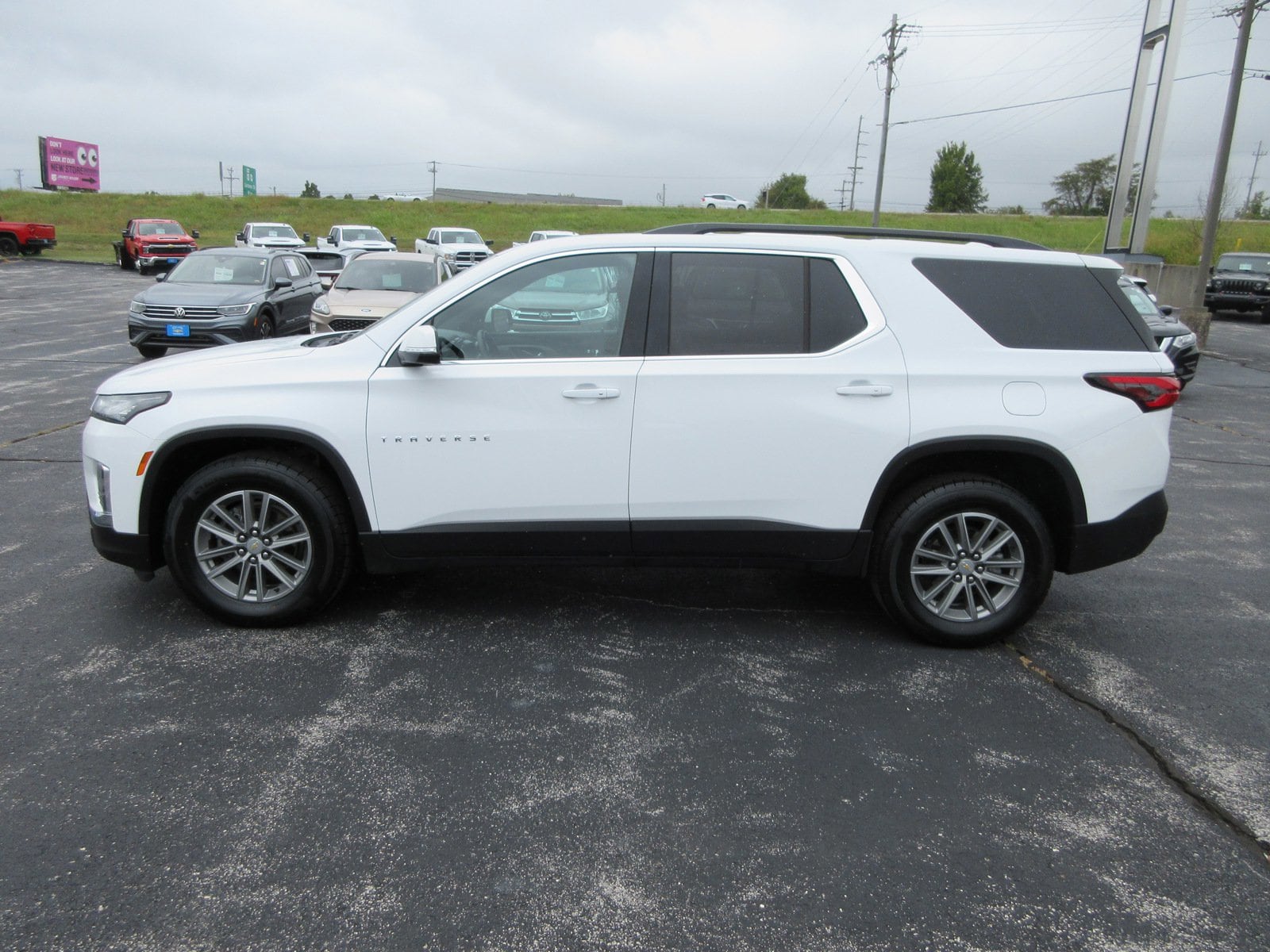 Used 2023 Chevrolet Traverse 1LT with VIN 1GNERGKW1PJ218935 for sale in Ozark, MO