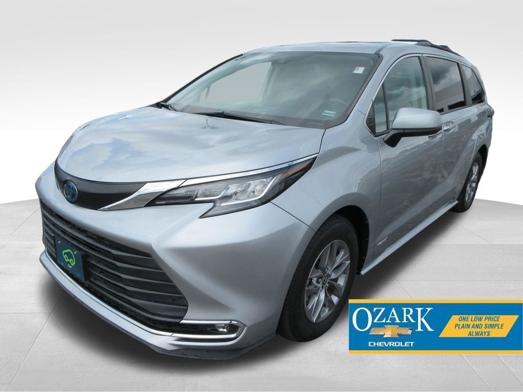 2021 Toyota Sienna XLE 8-Passenger Hybrid FWD's photo
