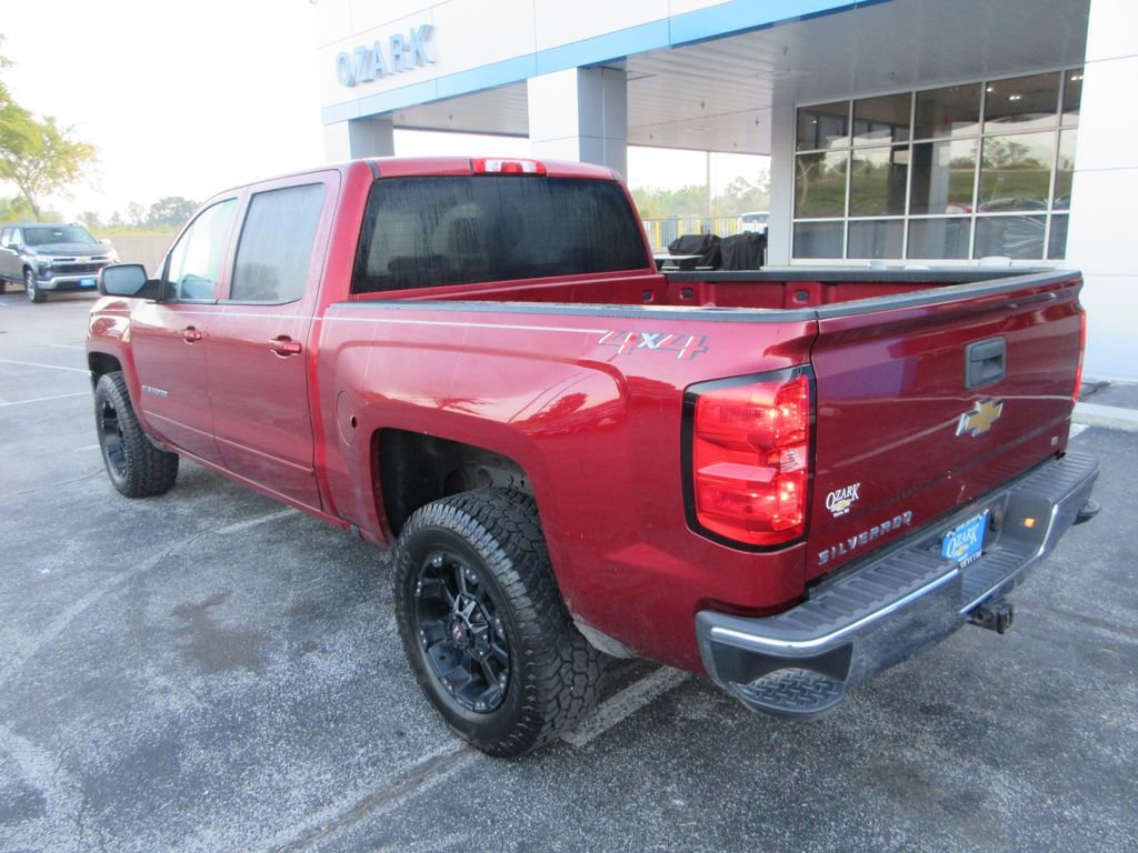 2018 Chevrolet Silverado 1500 LT photo 3