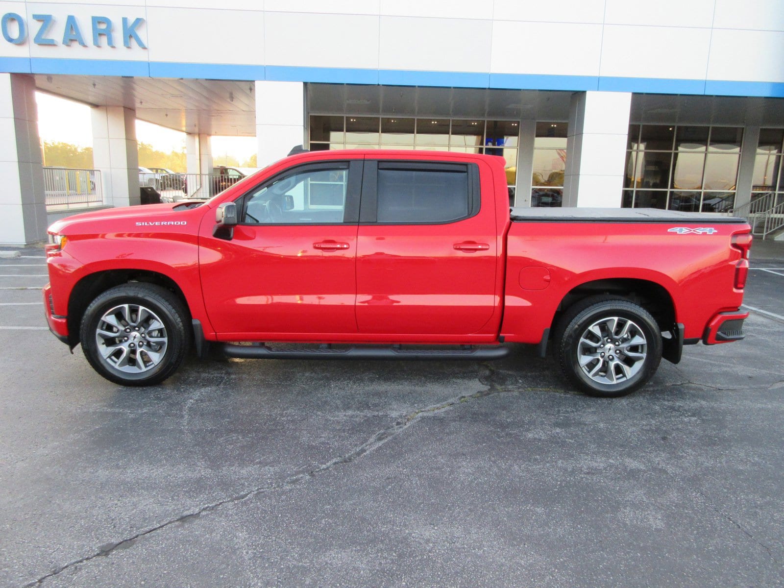 Used 2019 Chevrolet Silverado 1500 RST with VIN 1GCUYEED6KZ145125 for sale in Ozark, MO