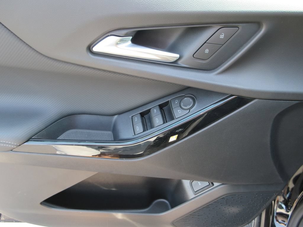 2027 Chevrolet Equinox LT - Photo 21