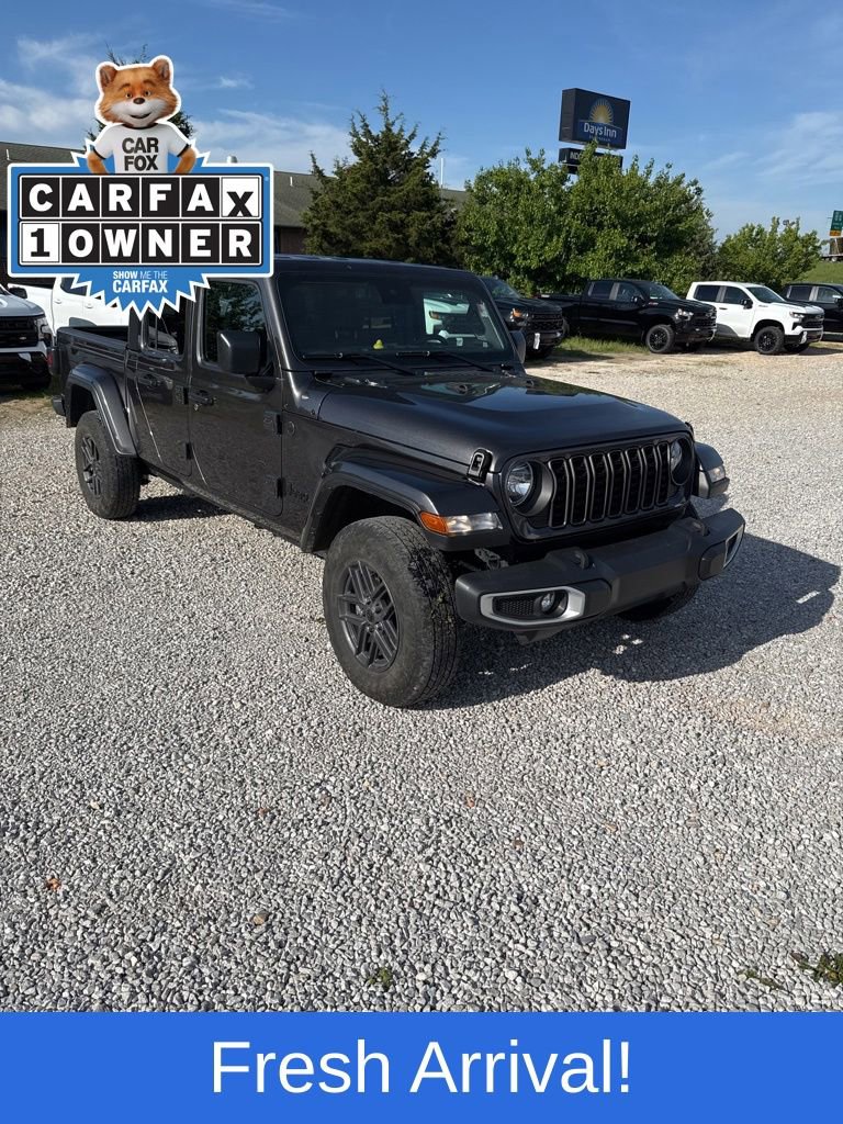 2024 Jeep Gladiator Sport S's photo