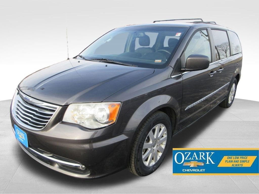 2016 Chrysler Town & Country Touring's photo