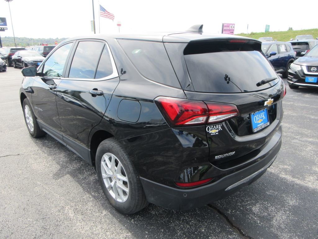 2024 Chevrolet Equinox LT photo 3
