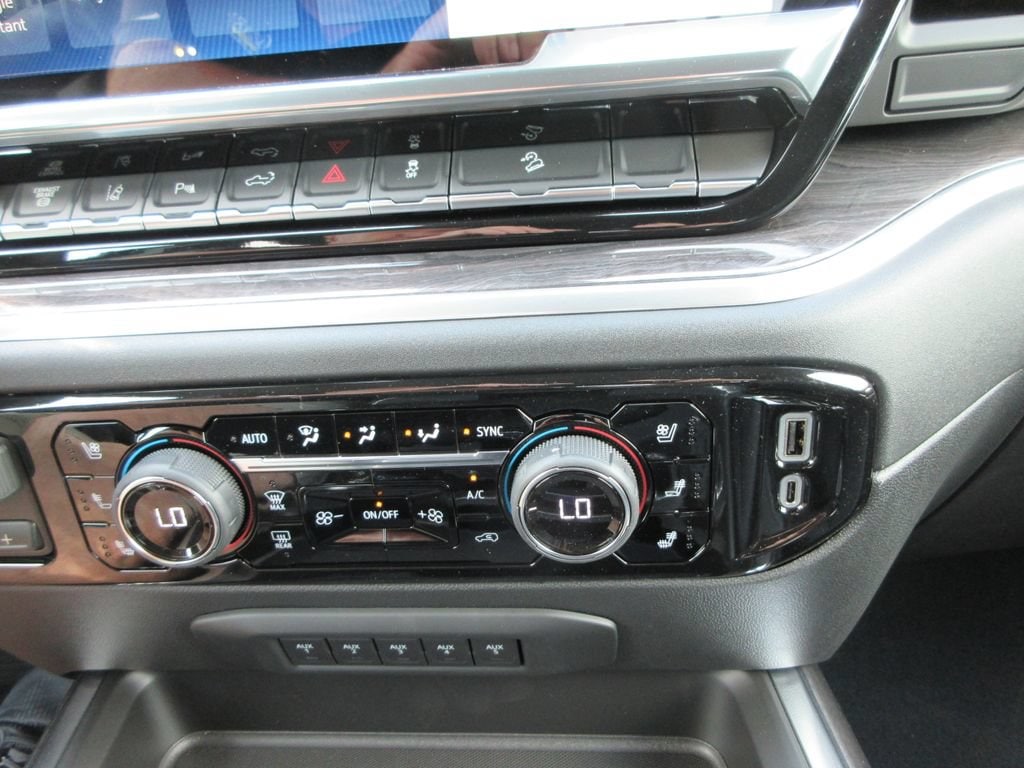 2026 Chevrolet Silverado 3500 HD LTZ - Photo 37