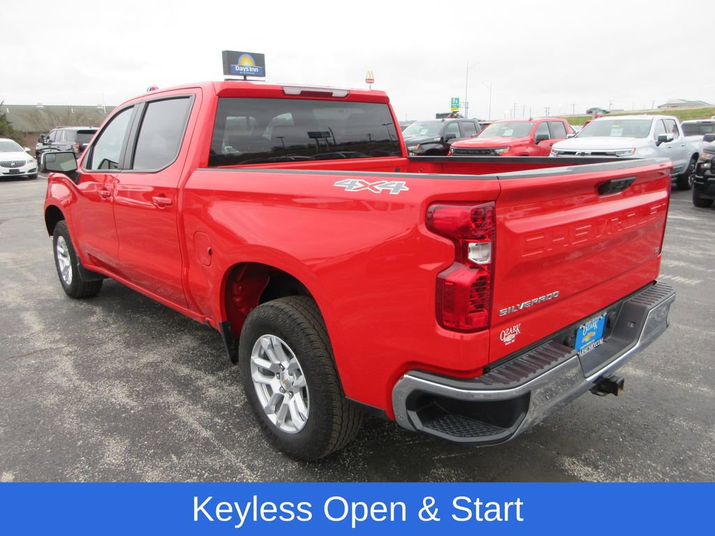 2025 Chevrolet Silverado 1500 LT photo 3