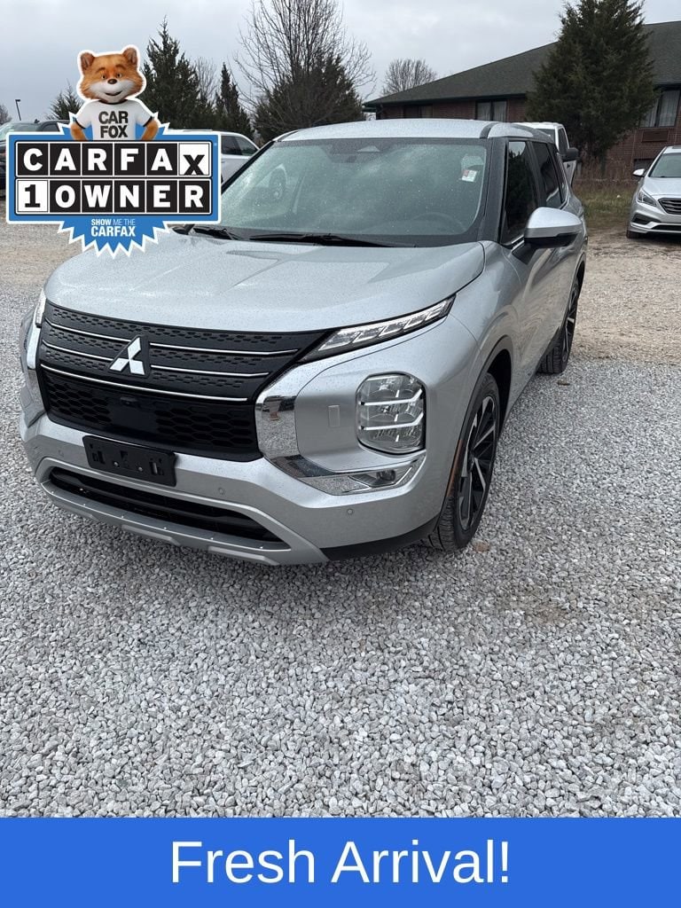 2024 Mitsubishi Outlander SE's photo