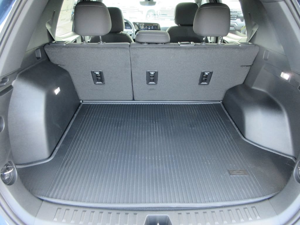 2027 Chevrolet Equinox LT - Photo 10