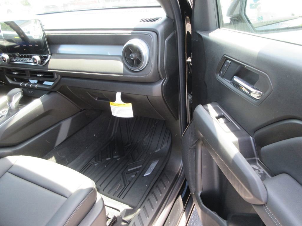 2026 Chevrolet Colorado LT - Photo 18