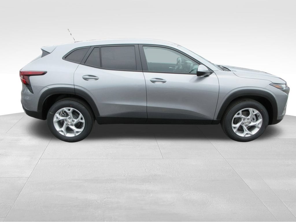 2026 Chevrolet Trax LS - Photo 6