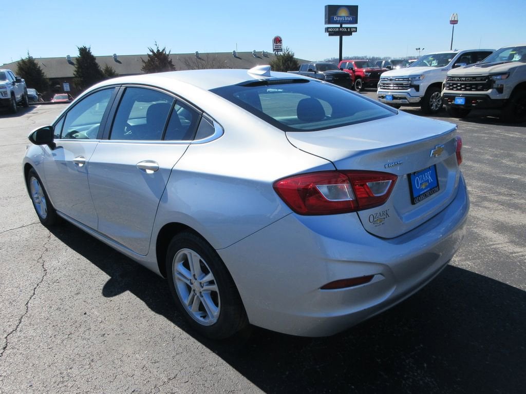 Used 2017 Chevrolet Cruze LT Car