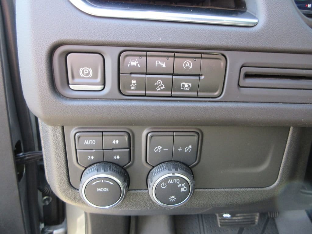 2024 Chevrolet Suburban Z71 - Photo 26