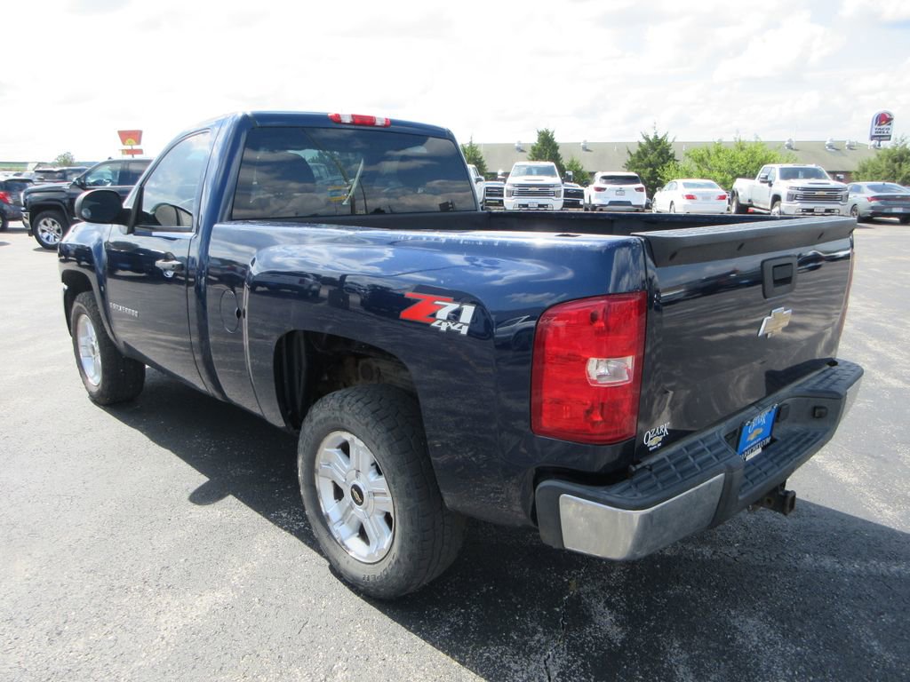 2009 Chevrolet Silverado 1500 LT photo 3