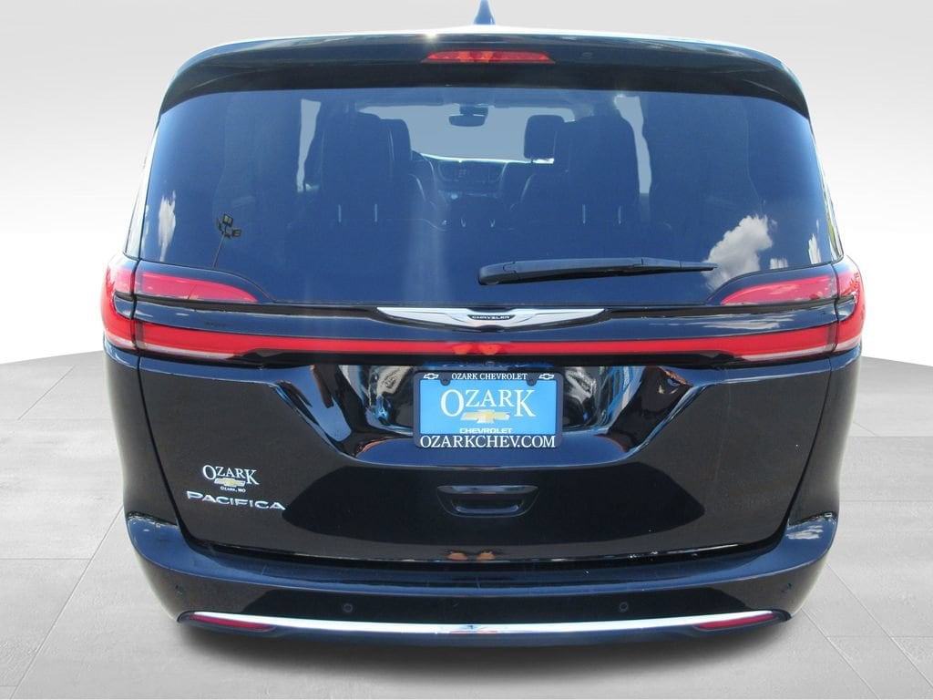 Used 2024 Chrysler Pacifica Touring L Van Passenger Van