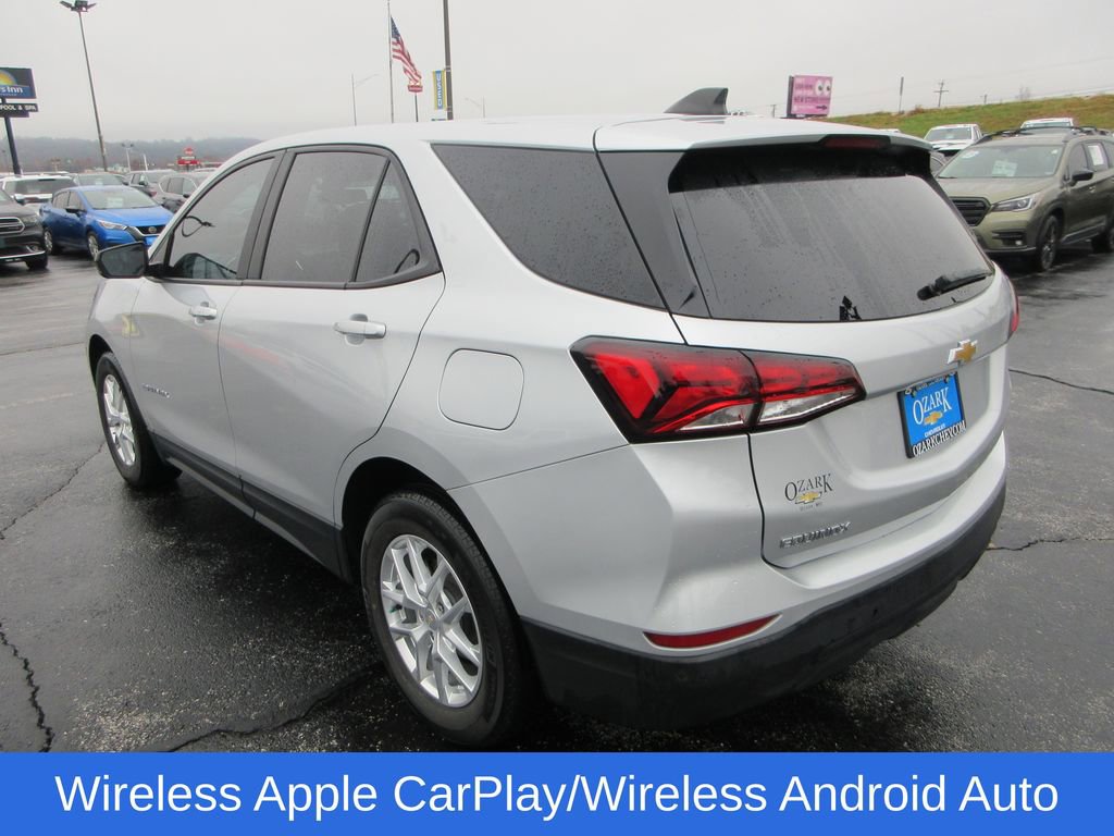 2022 Chevrolet Equinox LS photo 3